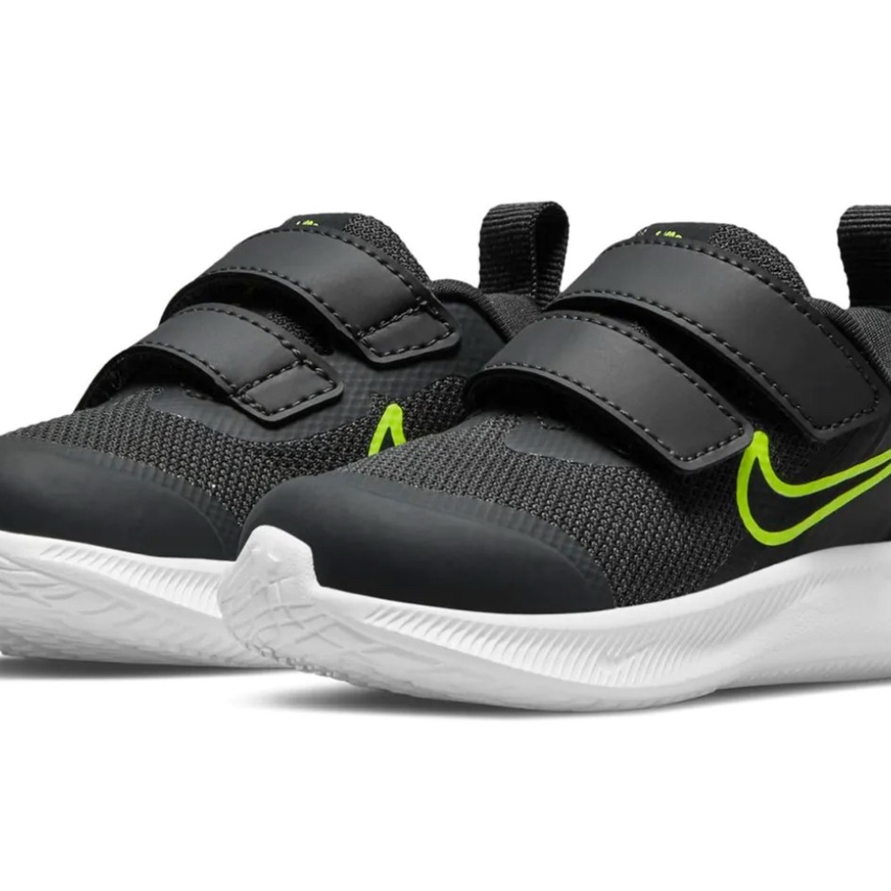 Size 6C Nike Kids Black and Green Sneakers